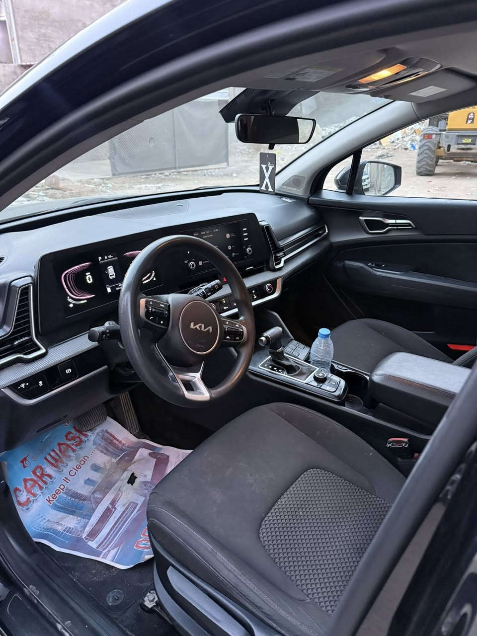 سبورتج موديل 2023
وارد امريكي ضرر قبق الجنطه فقط 
السياره بيه ملاحضات واضحات بالصور ابيعه على وضعه 
ممشى السياره 69 ميل 
مواصفاته نص فول
رقم بغداد انكليزي 
سعر السياره17،500$ وبيه مجال 

مكاني كربلاء المقدسه
***********
***********
