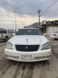 كراون • ٢٠٠٥ • شاشة وكاميرا