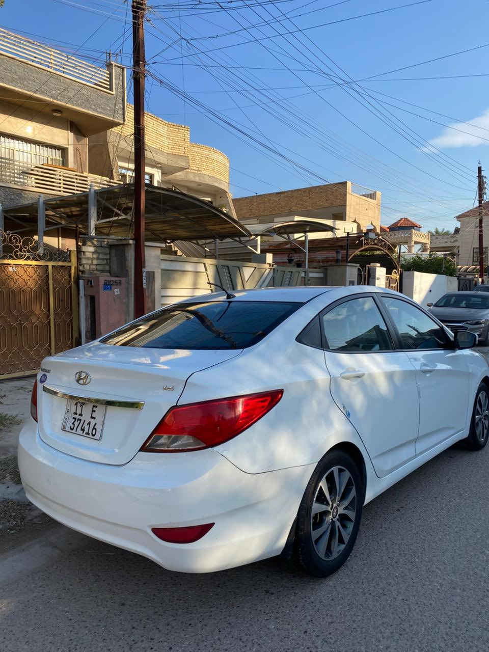 السلام عليكم
للبيع اكسنت موديل 2016 

فول مواصفات 

فتحه سقف 

أربع دسك

ستيرن صاج 

منضومه زنون

شاشه 

لد امامي 

لد خلفي 

محرك 1,6 

مكفوله مابيه صبغ فقط بارد قليل بلجاملغ الخلفي 

السعر 11,300$  يعني 113 ورقة بيه مجال 

مكان السياره بغداد العامريه 

الاستفسار ***********
