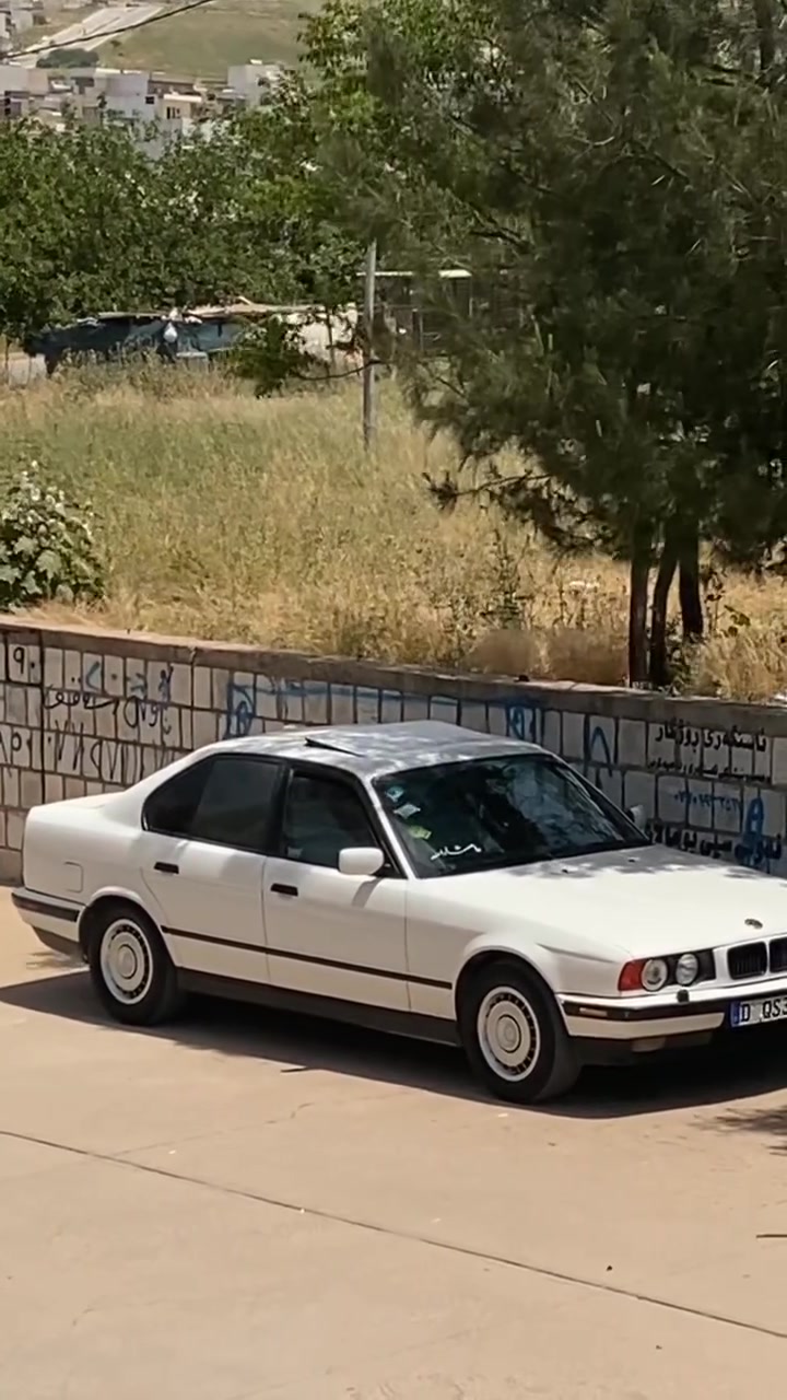 سڵاوی خواتان لێبێت
بیئێم ٥٢٠ گێڕ عادی شتی نمونەو جوان
سڵاید ٢ جام کارەبا 
سەیارەکە لۆک لۆکە بەس ماشەڵای ئەوێ
ئاڕم پلاستیک هەولێر بەشەرتی ئاڕمو ئەوەلیات 
سەیارەکە بیانو بڕە گەڵایەک مەسرەفی تیایە بۆ غازی تەبرید سەیارەکە لە سلێمانیە دوای معامەلە بۆت ئەگێرمەوە سەیارەکە بیانو بڕە ***********
