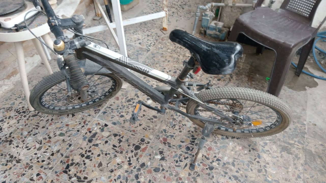 خلي سعر بمايرضي الله وبالعافيه عليك مكاني بغداد حي القاهرة تلفون *********** او *********** الخطين بيهن واتساب
