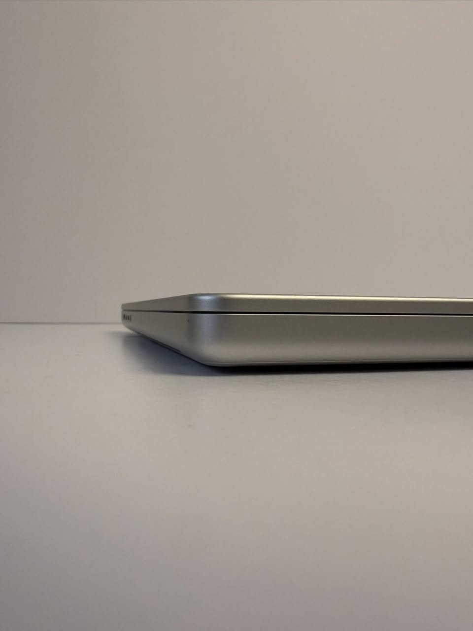 Macbook pro M2 pro
512 GB Hard
16 GB Ram
Battery 95%
Cycle 40
16,2 inch
Sliver 
الملحقات فقط شاحن نظافه 100% للتواصل 
***********
