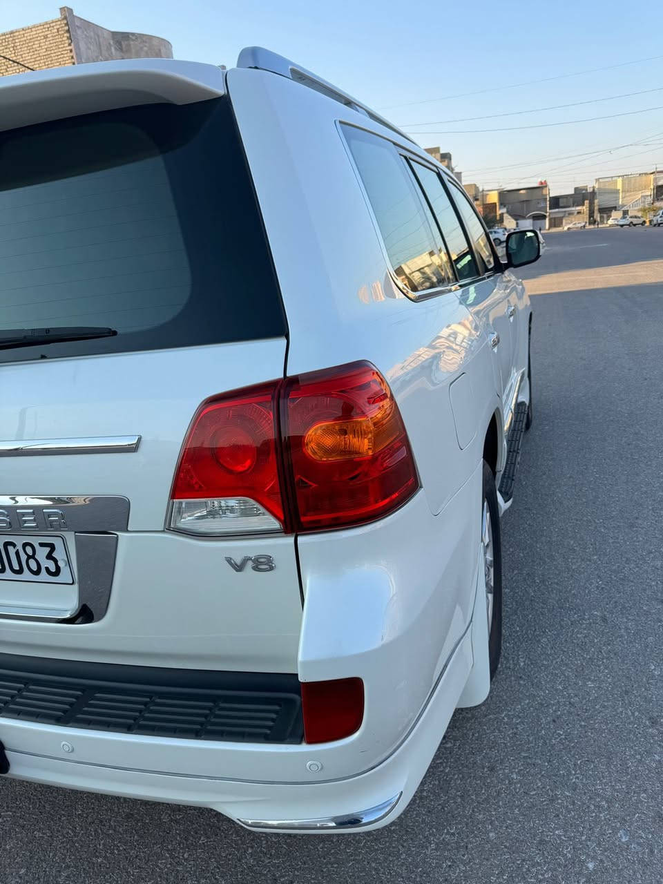 لاندكروز 2015
رقم اربيل الجديد .... فول مواصفات 🍁 
محرك 8 سلندر 
ماشيه 160 الف
اتصال او واتساب : ***********
