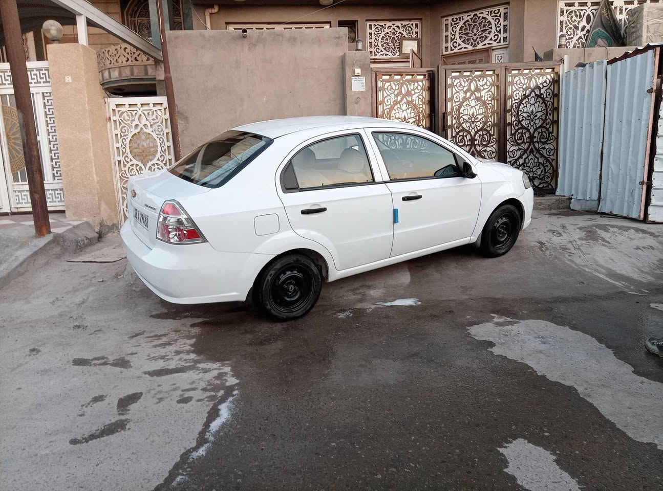 افيو موديل 15  مكينه مسكر 1600 
السياره نظافه خير من تبريد تدفه كله شغال 
كير اوتماتيك  داخل بيجي السياره خليجيه 
رقم بابل لوحات انكليزي السياره بسمي ثاني يوم اداورلك 
سوناره مرفق بالصور
مكاني بابل قرب جسر نادر الشراي يتصل ***********
