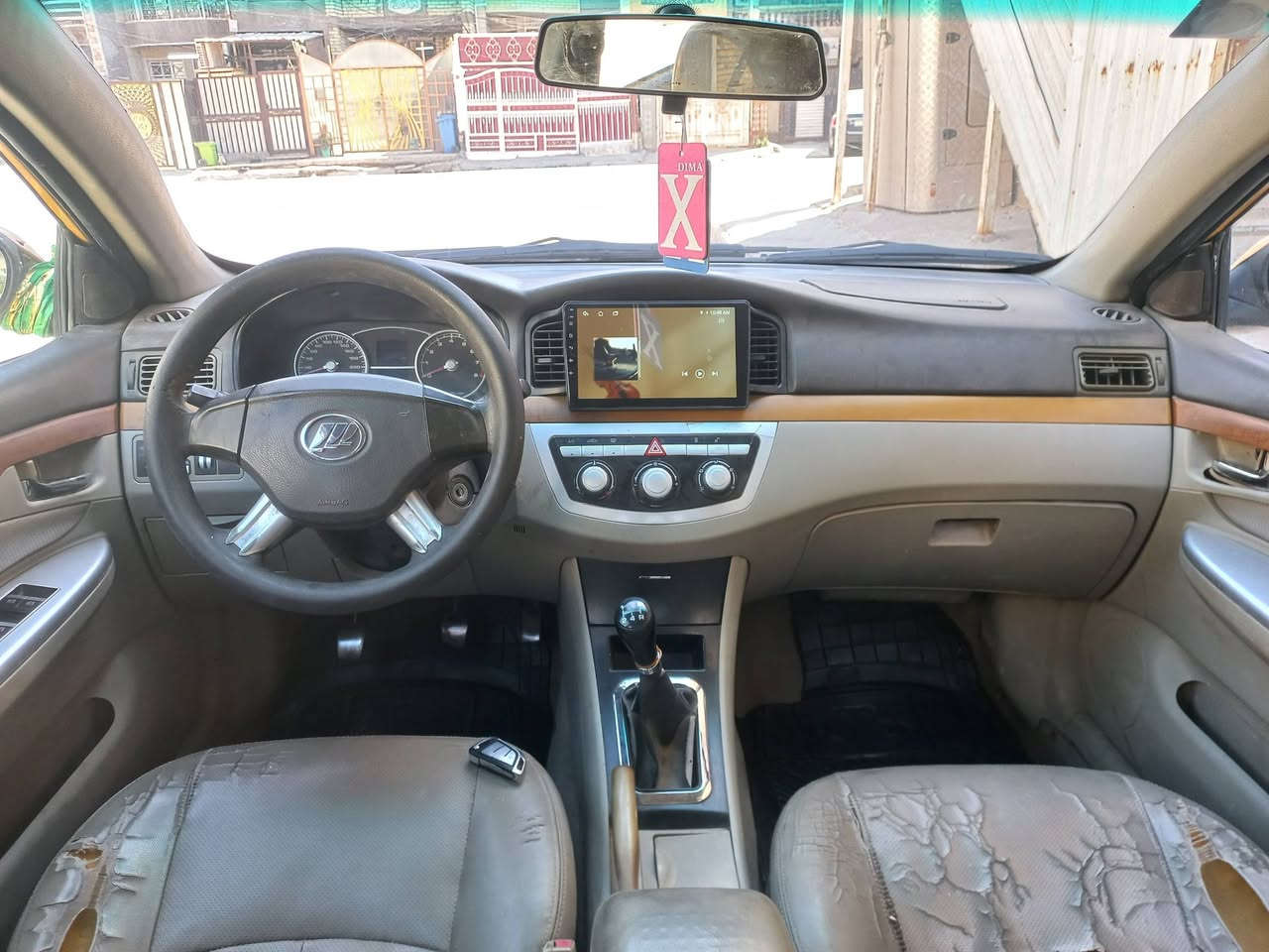 ليفان ٢٠١١ ابلاديه وجاهزه تخم تاير صدر خلفي امامي جديد سنتر لوك السعر ٣٠ مصفره هيه وغرامات هزه جديده مكاني بغداد ***********
