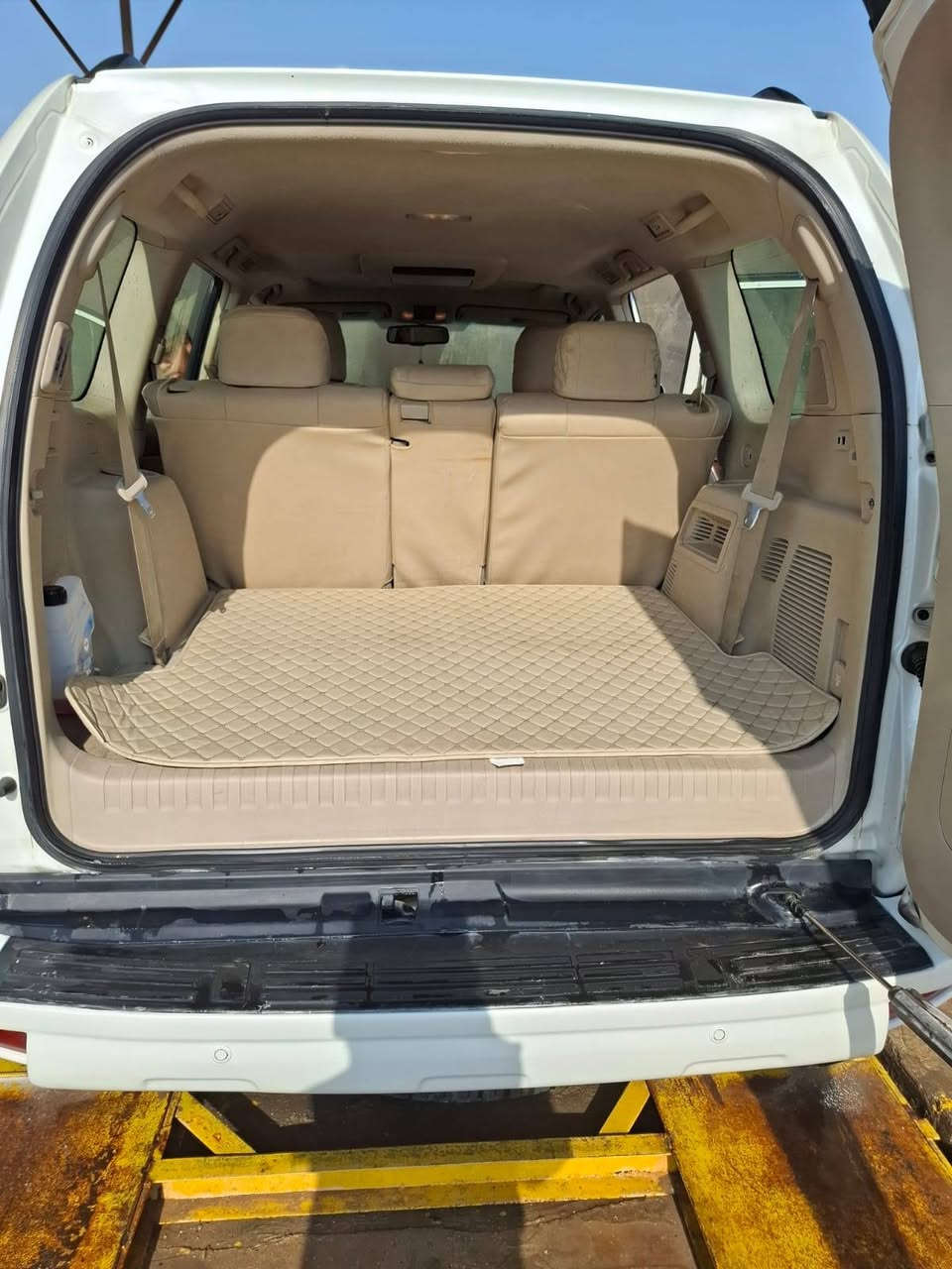 برادو موديل 2010
6 ستندر 
المواصفات : لكزس فتحه بل سقف شاشتين فورويل جكات مكفوله من الصبغ مكينه وكير مامفتوح السياره مكفوله بسمنه تحويل ثاني يوم السعر 220$ رقم *********** العنوان بصره زبير .
