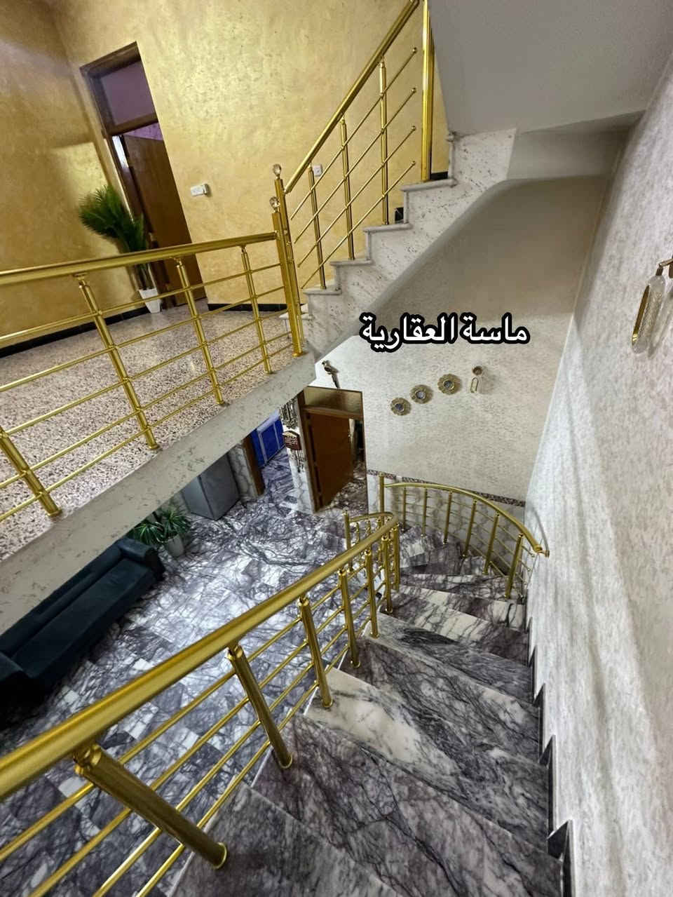 دار للبيع شارع فلسطين حي النيل مساحة 180متر 
واجهة 6،66متر 
نزال 30 متر 
 /شارع عريض/رصيف عريض 
يحتوي على كراج/صالة/مطبخ/خدمات/منور/4 غرف نوم 

#للأستفسار_يرجى_الاتصال_او_المراسلة
☎️مهندس مصطفى واتساب *********** 

او زيارة موقع المكتب 

♦️شارع فلسطين /حي المستنصرية قرب كلية الرافدين / عمارة فرمان

♦️نستقبل كافة العروض السكنية والتجارية في شارع فلسطين والمناطق المجاورة والتفاوض مع صاحب العقار مباشرة
♦️لارسال عروضكم السكنية والتجارية يرجى ارسالها على هذا الرقم 
♦️📱واتساب ***********
