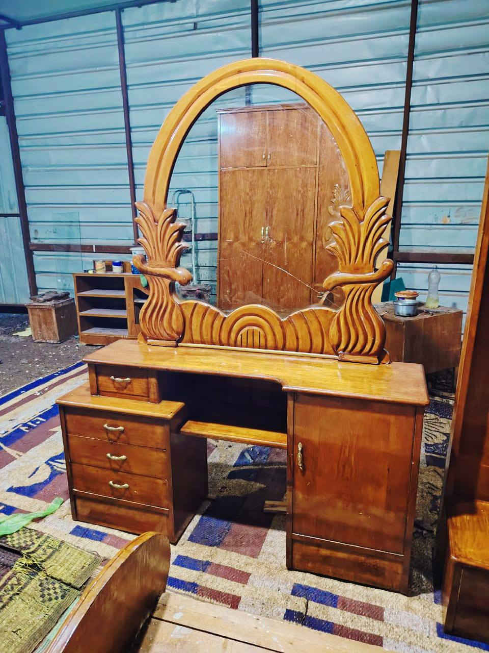 غرفه اخشاب للبيع ست ابواب ملحق نضيف صاج تكمه شغلل ثكيل السعر 650 الاتصال على الرقم *********** بغداد متواجد واتساب وعندي توصيل بكروه
