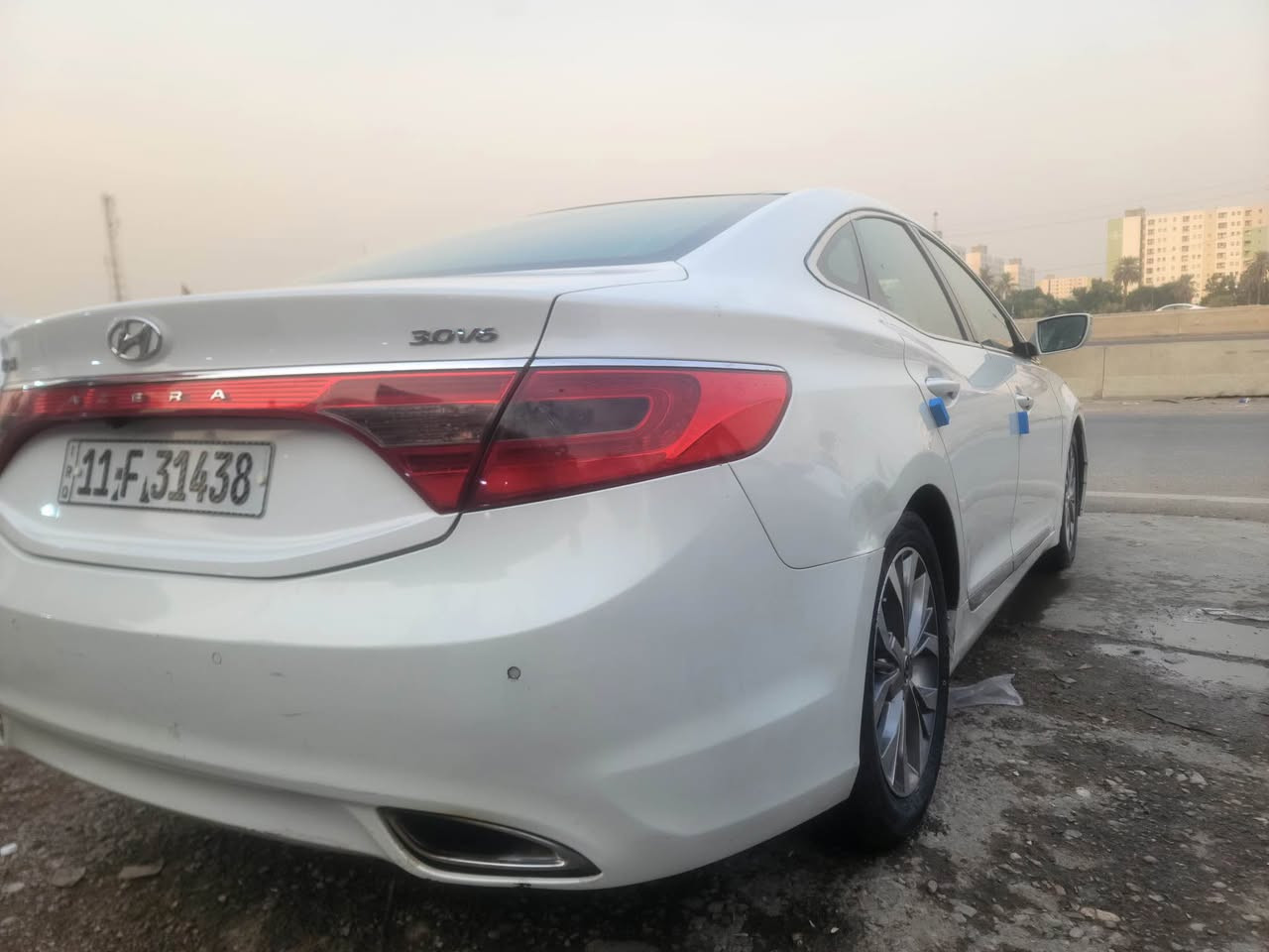 ازيرا ٢٠١٣ وارد خليجي محرك ٦ سلندر ٣٠٠٠ ماشية ١٨٧ كم قابل للزيادة 
السيارة مجفتة المكينه مالته بال ١٣٠ كم 
الكير مبدل الفلتر والدهن مابته جديد ما بي شي بلادي السيارة بيه اربعة قطع صبغ السيارة بدون دواخل مكفوله من الداخل والشاصي والسونار مرفق ومبين بي كلشي 
السيارة كلشي واضح بيه حتى ما اتعبك 
السعر 115 ورقة الاتصال *********** بغداد, العراق
