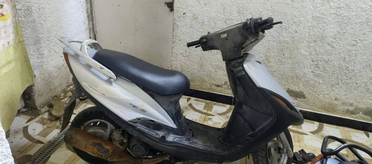 سلام عليكم دراجه البيع مكينه ناعمة دراجه متروكه شغاله مختمه كلهه رقم واحد سعر 200قفل***********
