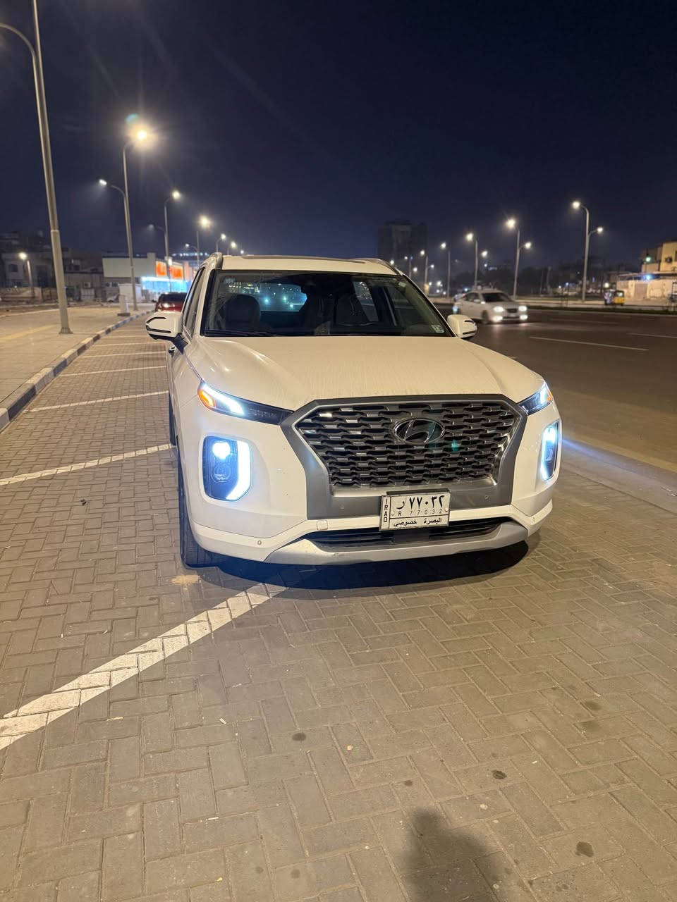 السلام عليكم هونداي بلسايد مديل 2022 لمتد وارد امريكي بدون ايرباك حادث باب الجنطه فقط وهنا بالعراق صار بيها طخه بالباب الخلفي اليمنه ونصبغ ربع الباب والباقي مكفول السياره جديده كلش صور الحادث موجوده بالمنشور 
المواصفات 
بصمه 
فتحتين 
تشغيل عن بعد
كشنات جلد  
كشنات تدفئه +تبريد 
كامرات 360 درجه 
كشنات خلفيه كهرباء 
صندوق كهرباء 
رادار +نقطه عمياء 
(السياره فول كلش )
السعر 320 
*********** البصرة, العراق
