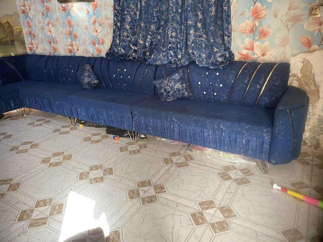 تخم ديوان تفصال درجى اولى مو سوكي ١١ مقعد السعر ٣٥٠ الف بغداد زيونة
***********
