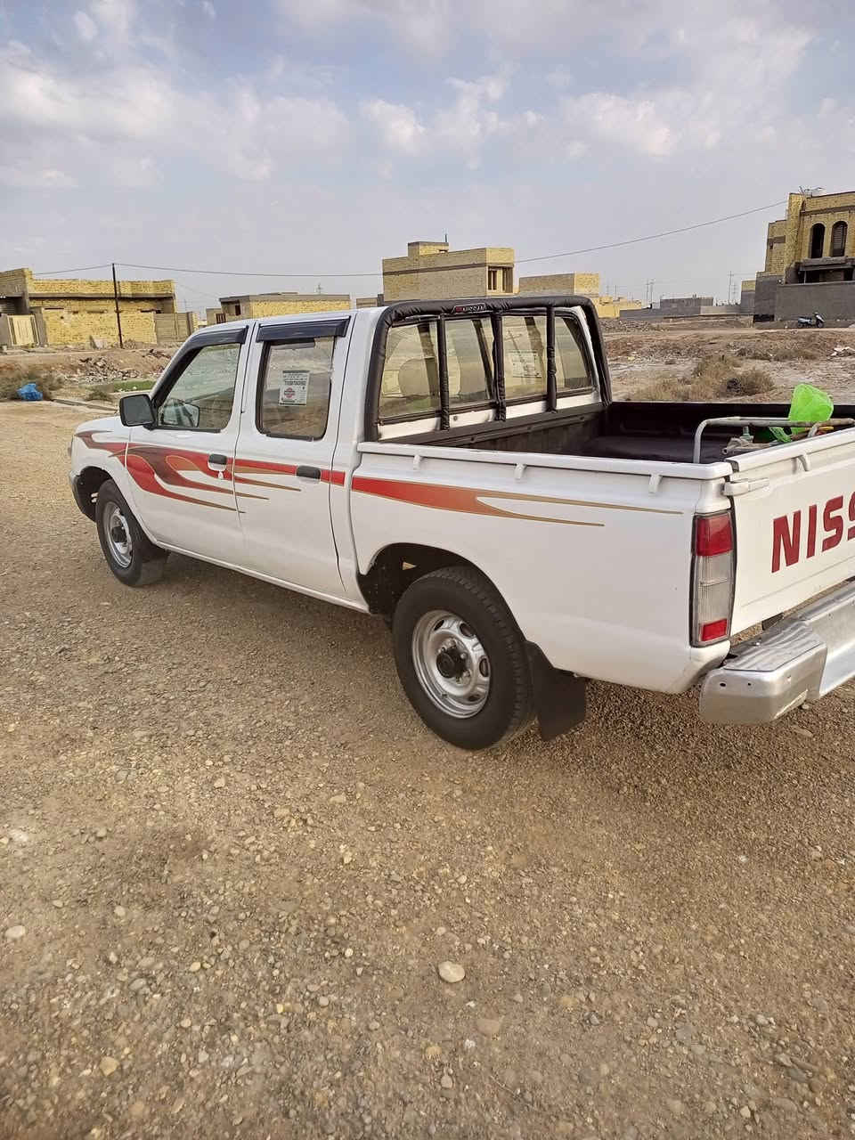 للبيع نيسان موديل 2003 (مزاد وزراة الداخلية) بيه كتاب مزايدة تمشي بيه وين ماتريد  مكينه وكير و حداديه شاصي مكفول  كهربائية ودوشمه جديده سياره جاهزه مكان الناصريه قضاء الرفاعي رقم الهاتف *********** سعر 50 بيه مجال بسيط
