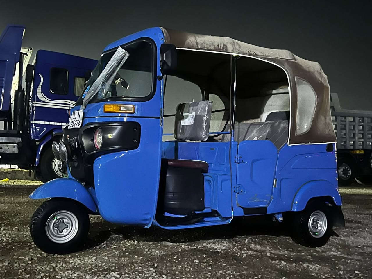 السلام عليكم تكتك موديل 2022شهر 11 مضلعه كفاله عامه تكتك نضيفه مامتعوبه احله من الصور بهواي بس دوسه معمره الباقي محرك وكشر مكفول رقم وسنويه لوحات إنكليزي تحويل ثاني يوم بسمي التكتك مكان النهروان سعر 11 مليون وبيه مجال /***********
