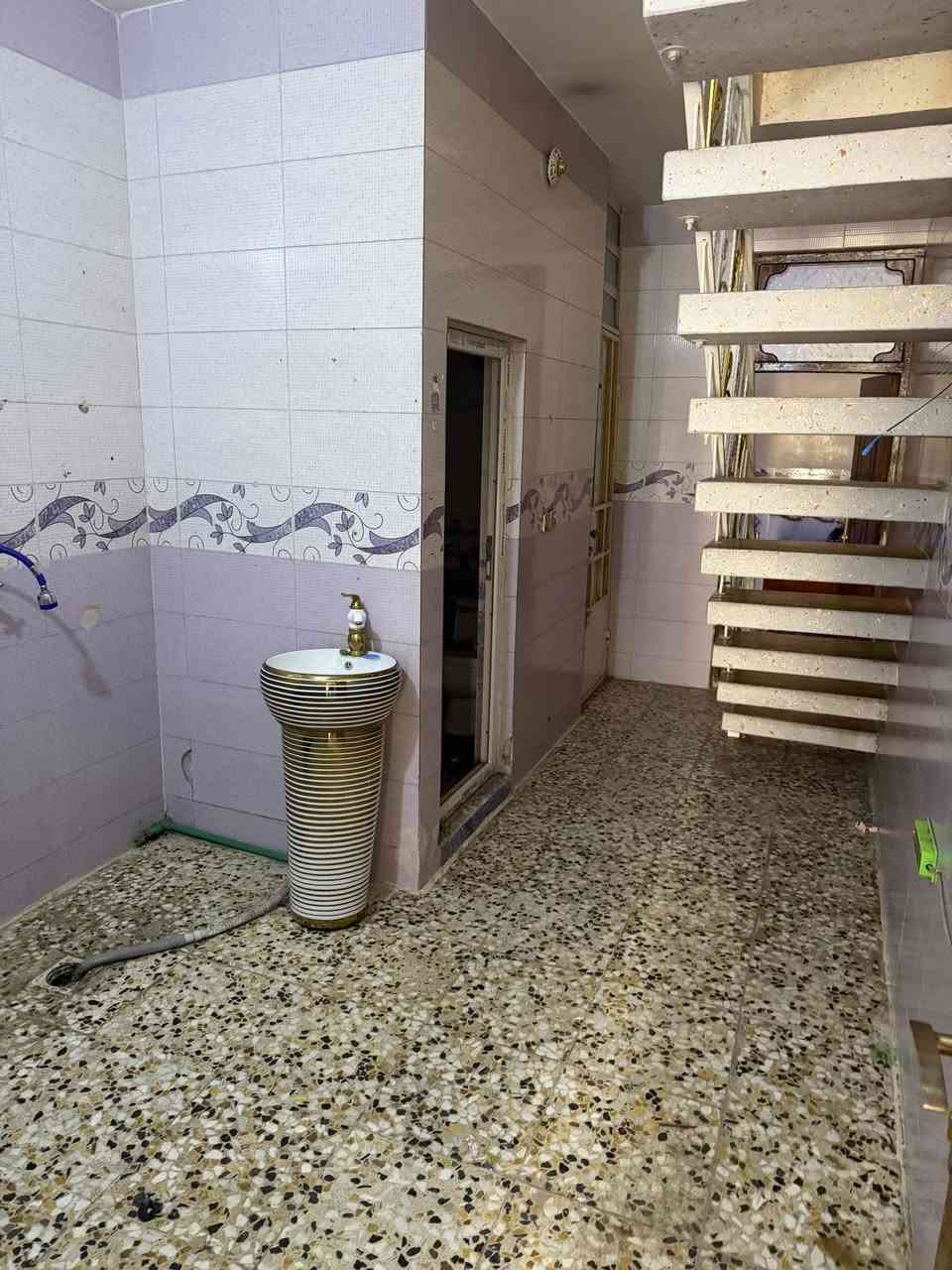 مشتمل للاجار الشعب شارع الصحه السعر ٤٠٠ الف قفل 

استقبال وخدمات مع غرفه نوم الطابق الارضي 

الطابق الثاني غرفتين نوم المساحه ٦٠ متر نضيف جداً

معروض بمكتب الكناني ***********
