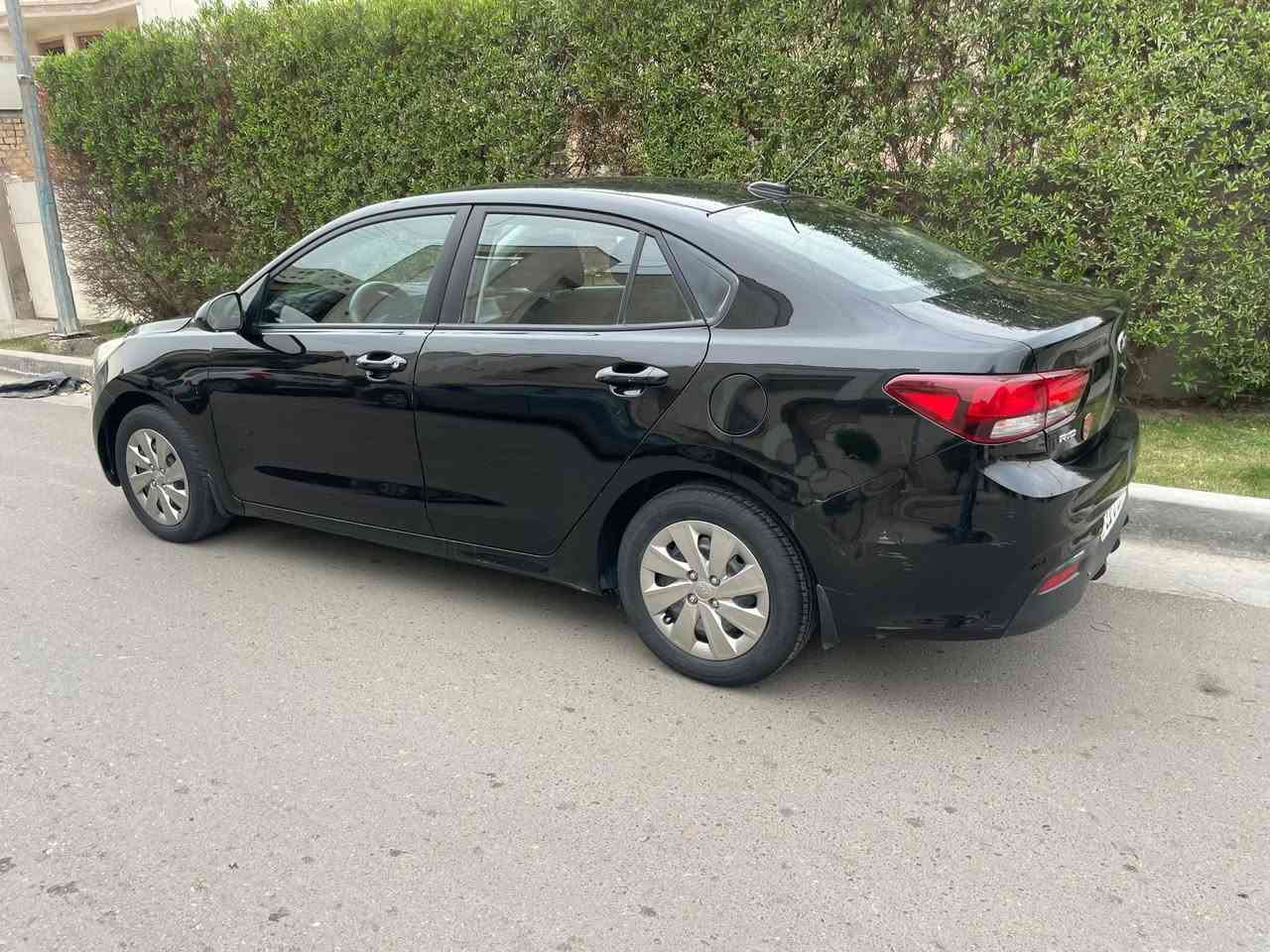 كيا ريو ٢٠١٨ امريكي
محرك ١٦٠٠ gdi  بلادي 
كير AT بلادي لمرغوب 
سيارة نظيفة وجاهزه مابيها اي نقص
تخم تاير وباتري جدد 
 مواصفات شاشة كامرا / تدفئة كشنات / ستيرن هيتر / فول تحكمات ستيرن 
مانع انزلاق / 
ماشية ١٣٠ الف  كيلو 
(( حادثها جاملغ امامي وحافة البنيد وبيها باب خلفي صبغ يعني ٣ قطع صبغ )) 
رقم الجديد هزه وسنوية جدد تحويل مباشر 
مكاني بغداد الاعظمية 
السعر ٩٢ ورقة
 اتصال فقط مكلف بلنشر 
 ***********
