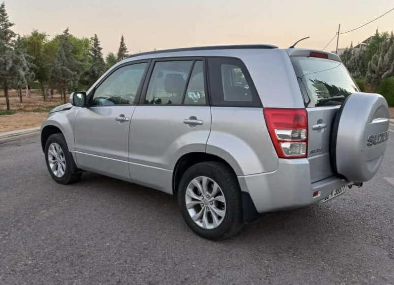 سازوکی یابانی  2014   دەبڵ ئەکسل و بەسمە و خەلیجی سفری کوردستانە

گێڕ و مەکینە و تەبرید و هەموو گیانی بەشەرتە

هەزەی نوێیە  

تەحویل و غەڕامە بەشەرتە ..

مواسەفات .:  دەبڵ ئەکسل و تۆمایتک و بەنزین وABC و  جام کارەبا و  دژە خلیسک  سیستەمی Eco   و کامێڕا ی بۆ بەستراوە
کۆمەڵێک مواسفاتی تر ویل کەپ

بێ سبوغه
زۆر توندو تۆڵە  و سپێری دانەگیراوە و هەموو گیانی بەشەرتە

ڕەقەم هەولێرە  

 سعری 110  وەرەقە و مەجالێکی کەم 
***********
