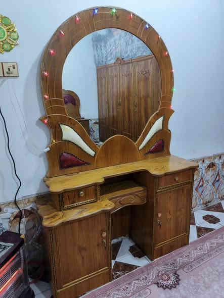 غرفة نوم خمسه قطع مستعمل شهر واحد  فقط اخو الجديد ت/***********
