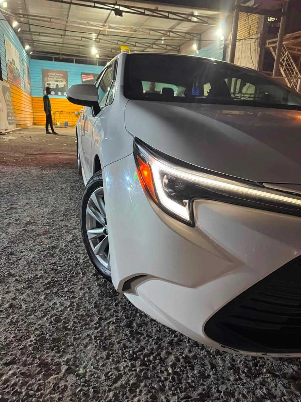 للبيع – تويوتا كورولا XLE Hybrid موديل 2023 🇺🇸
✨ الموديل: 2023
✨ الفئة: XLE Full Option
✨ الوارد: أمريكي
✨ اللون: أبيض لؤلؤي
✨ المحرك: هايبرد + بنزين (اقتصادية عالية باستهلاك الوقود)
✨ قياس الرنكات: 16 إنج

المواصفات

✅ داخلية جلد أصلية
✅ كشنات جلد
✅ فتحة سقف كهربائية
✅ دخول ذكي (Smart Key)
✅ تشغيل بصمة (Push Start)
✅ إشارة بالمرايا الجانبية
✅ رادار أمامي وجانبي
✅ نظام المحافظة على المسار (Lane Assist)
✅ قيادة شبه ذاتية مع مثبت السرعة الراداري
✅ شاشة معلومات مع Apple CarPlay وAndroid Auto
✅ كاميرا خلفية
✅ حساسات
✅ مكيف أوتوماتيك
✅ جنوط ألمنيوم قياس 16 إنج
✅ أنظمة أمان متكاملة (ABS - VSC - TRC - وسائد هوائية)

حالة السيارة

✔️ رقم بغداد – سنوية باسمي.
✔️ السيارة نظيفة جداً وجاهزة للاستخدام.
✔️ الضرر السابق: بنيد فقط مبدل ومصبوغ، بدون أي ضرر بالدواخل.
✔️ يوجد شخط بسيط في الجامع الخلفي والباب الخلفي جهة السائق، ولا يؤثر على الاستخدام.

📍 موقع السيارة: بغداد – البياع

📞 للاستفسار:
***********

السعر: للجادين فقط بعد الاتصال أو المعاينة.
