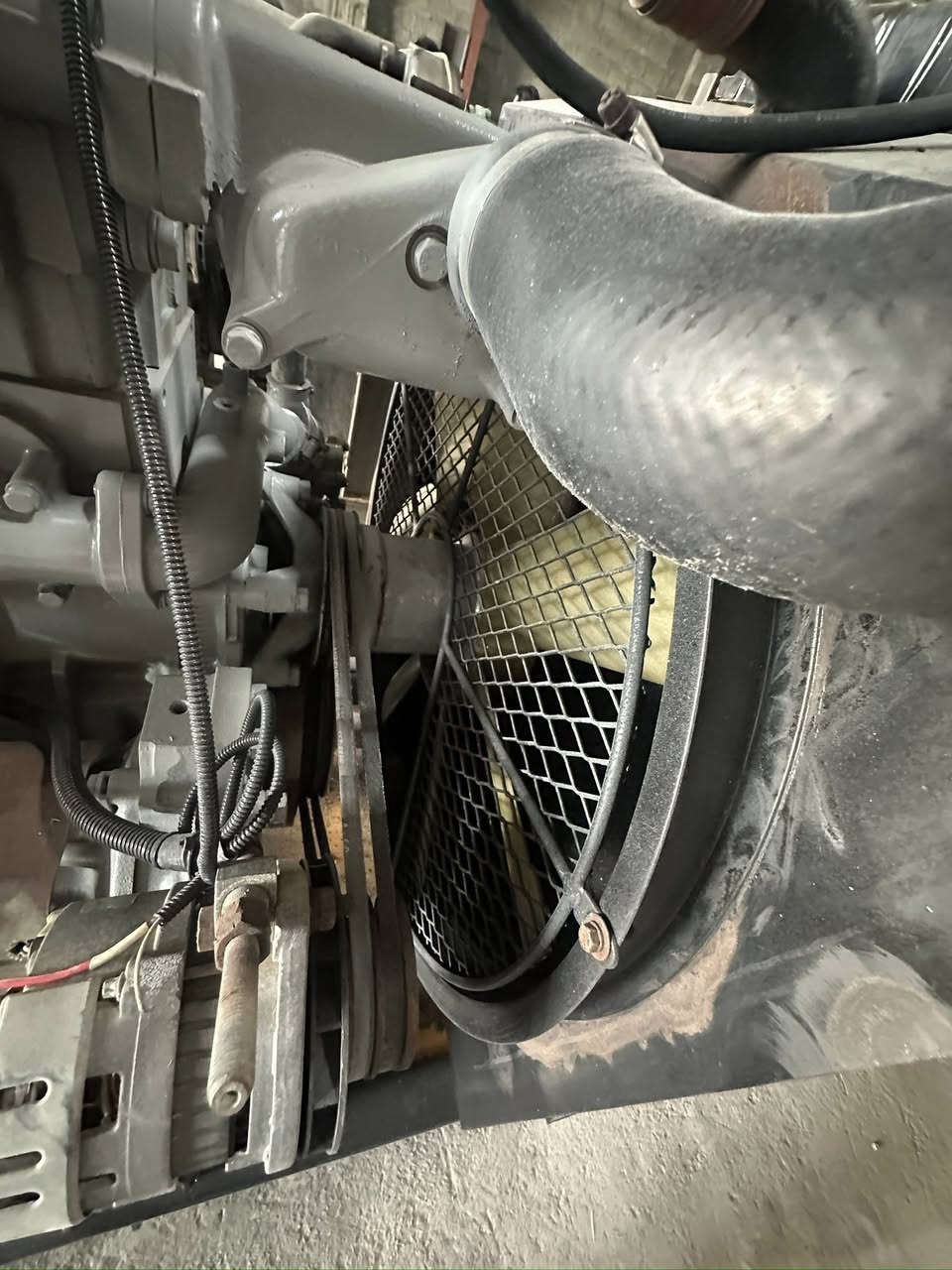 دايو 6
300kva
استندر بلادي مامفتوح
اوربي نضيف بدون اي بخار 
تجي تفحصه تضربه حمل وتحمله 
العنوان اربيل الصناعة الجنوبية 
***********
