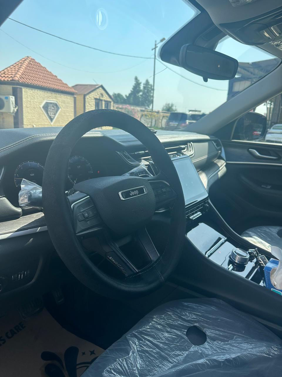 السلام عليكم
جيب كراند شيروكي
الموديل 2023
لون اسود
بدون رقم وكالة خاصة 
تترقم جميع المحافظات 
4x4
حجم المحرك 6 سلندر
V6
5راكب 

مواصفات 
شاشة
تحكم استيرن
كشنات حضن
تدفئة تبريد 
باقي المواصفات معروفه

وارد امريكي
حادثها فقط التاير واكع بدون اي ضرر
وايرباك الدركه ضارب 

وبالعراق الچاملغ الخلفي 
كد شبر بيه بارد وكلير بدون معجون
ولا كص كلش خفيف 

كاملة السيارة للاخير ان شاء الله
وما ناقصها شي 
كير محرك 
تبريد
حدادة
تايرات 
كل شي جديد 
ماشية 80 الف كيلو 

موقع السيارة 📍
البصرة مدينة السعفة او الجمعيات
شارع 60

للاستفسار
***********
