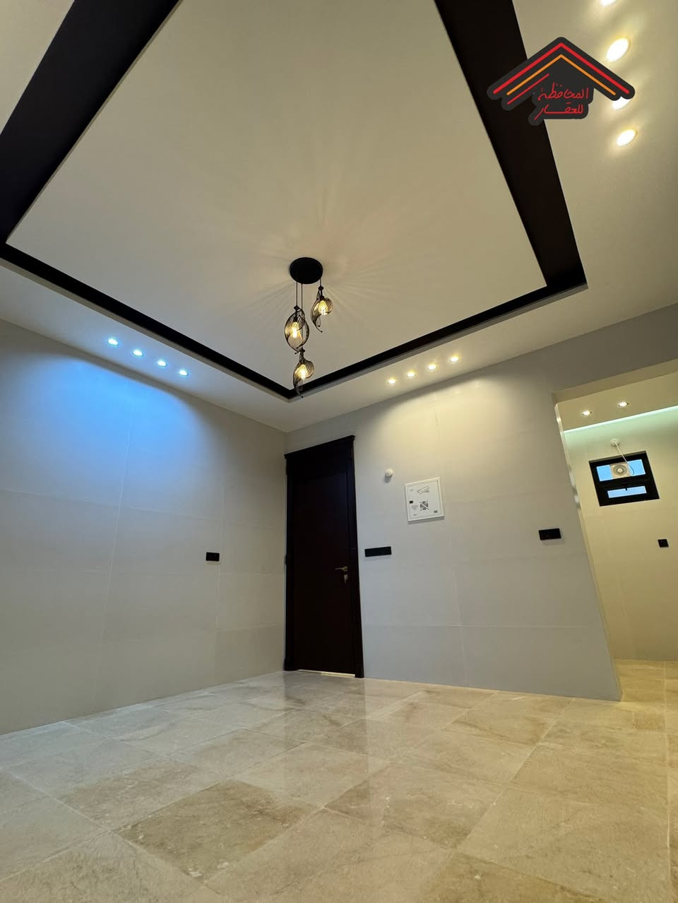#دار_للبيع🏠
#الموقع : حي الكرامة🌍

#المساحه : 200م  واجهه 10 نزال 20 شارع 12✨

#التفاصيل : بناء حديث درجة اولى ارضيه مرمر،سقوف جبسن بورد ،واجهه تطعيم ، سيراميك الحمامات والمطبخ درجه اولى ،بايات الدرج مرمر،محجر جام،ابواب صاج،شبابيك المنيوم،نظام تحلية مياه،نظام كامرات و wifi,سطح شتايكر ،  نظام تقطير للسبالت✨

#محتويات_الدار : الطابق الارضي1️⃣: مطبخ  + صاله +استقبال + غرفة نوم سويت + مجاميع صحيه عدد 2 
الطابق الاول 2️⃣: 3 غرف نوم  نظام سويت + صاله + مجموعه صحيه 

#المحافظة_للوساطة_العقارية 🌍
تسعدنا زيارتكم لمكتبنا 
📍في النجف - حي الاشتراكي - خلف شارع الروان 📍

للمزيد من المعلومات والتفاصيل عن العقار والمعاينه الميدانية يرجى الاتصال على 
☎️0781274497☎️
☎️***********☎️
#النجف #المحافظة #بيع #شراء #مقاولات #عقاراتي #تسويق_عقاري

