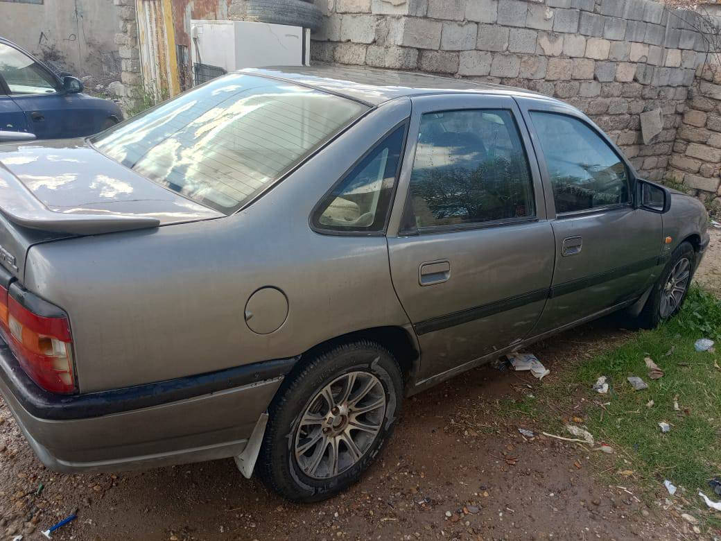 السلام عليكم مكلف بل نشر  اوبل فكترا موديل 1993  محرك 16 باور استيرن اي بي اس سياره جاهزه اترايهه حلو وناعمه السياره مصبوغة للجماليه فقط  مكان السياره تكريت للستفار ***********
