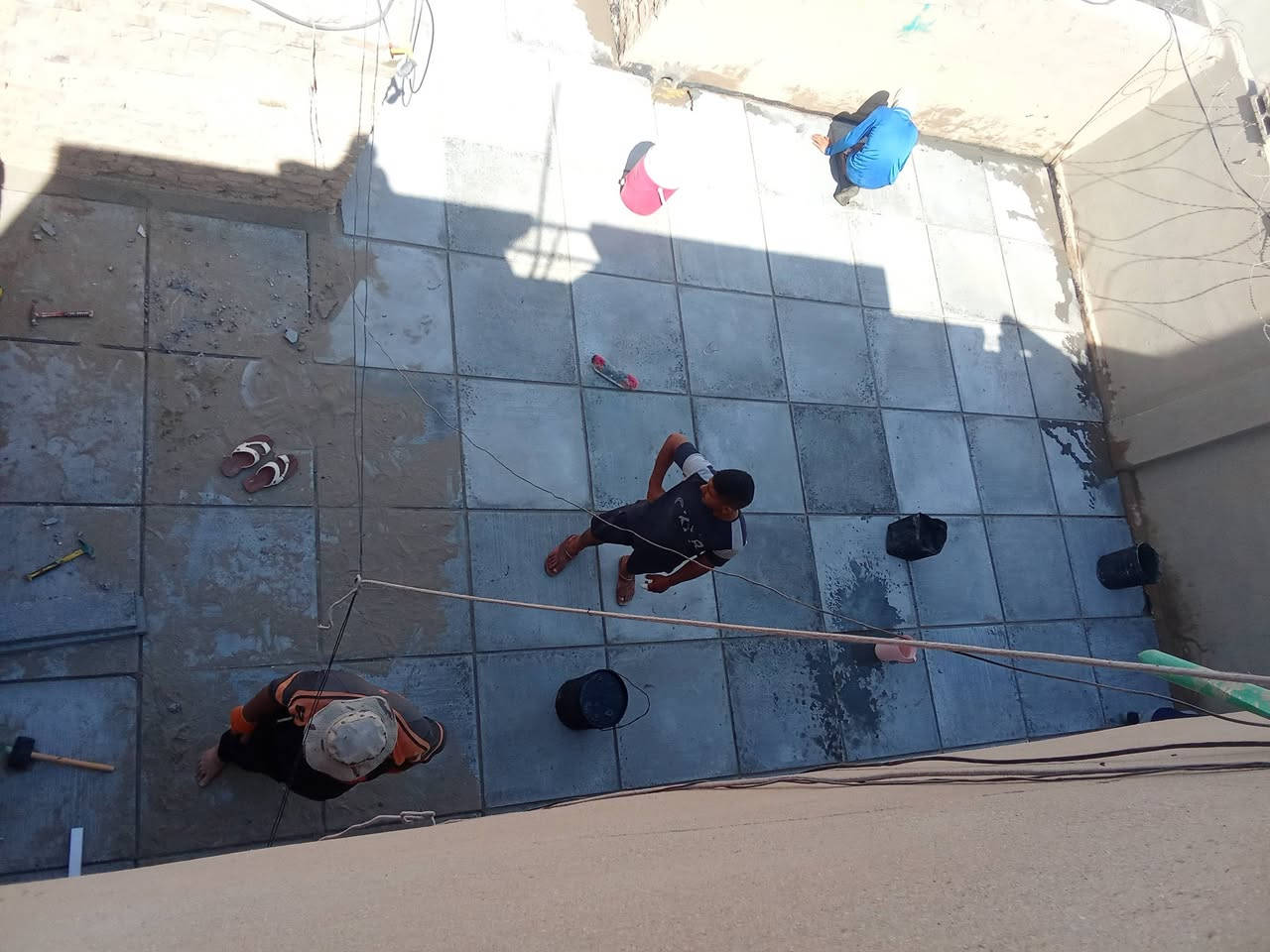 سلام عليكم تم أكمل بيت ساري  عبدالله في تطبيك السطح بصورة عامة هذا عملنا ومن الله التوفيق في الفلوجه حي الشهداء 
نشتغل اشتايكر والجير السطح وجير أساس نشتغل كرسته وعمل ونشتغل بس عمل ونشتغل جير بارد اكو عوازل حرارة مثل الفوم أو الفين اكو احجام وقياسات حسب المواد صيانه ماستك تنظيف السطح قبل الشغل مساحه صغيره تنحسب قطعي التواصل رسول العسافي ***********
واتساب واتصال ***********
