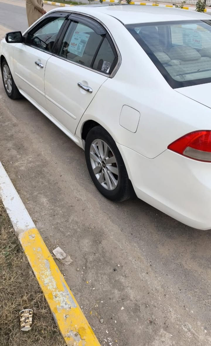 أوبتيما ٢٠١٠   مبدل بيها بنيد وجاملغ  وبيها صبغ احزام فقط .. محرك كير حداديه دواخل تخم تايرات كله جديد ونضيف .. السياره جاهزه وشرط التحويل رقم دولي .. عنوان السياره الناصريه الشطره .. سعرها ١١٠ وبيها مجال بسيط .. ***********
