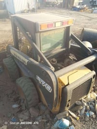 للبيع نيوهولند L170 موديل 2006 رقم وسنويه  الشفل جديد مامستخدم هواي ال...