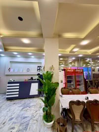 مطعم للبيع كامل مكمل . واردة اليومي خير من الله  سبب البيع عدم التفرغ ...