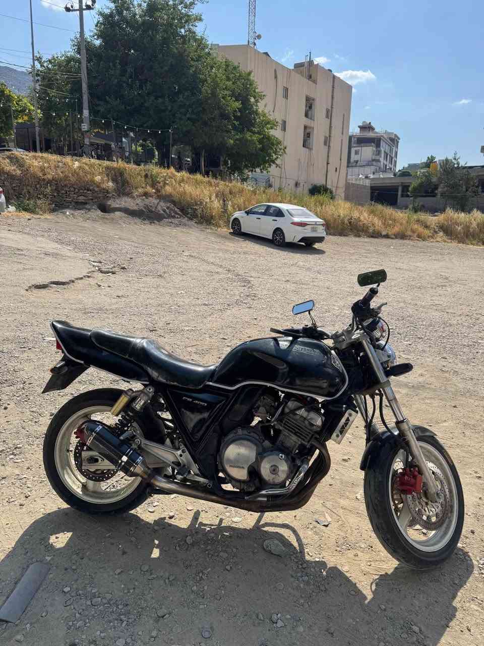 CB400 بۆ فڕۆشتن *********** گیر مەکینە بێئەیبە بەشی خوارەوەی کەبسە بەشی سەرەوەی کرایتەوە بەس عەیار فرێسی دراوە نمونەیە لە جوانی سەعریشی ١٢ وەرەقە مەجالەچی برایانەی تێدایە شقلاوة, أربيل
