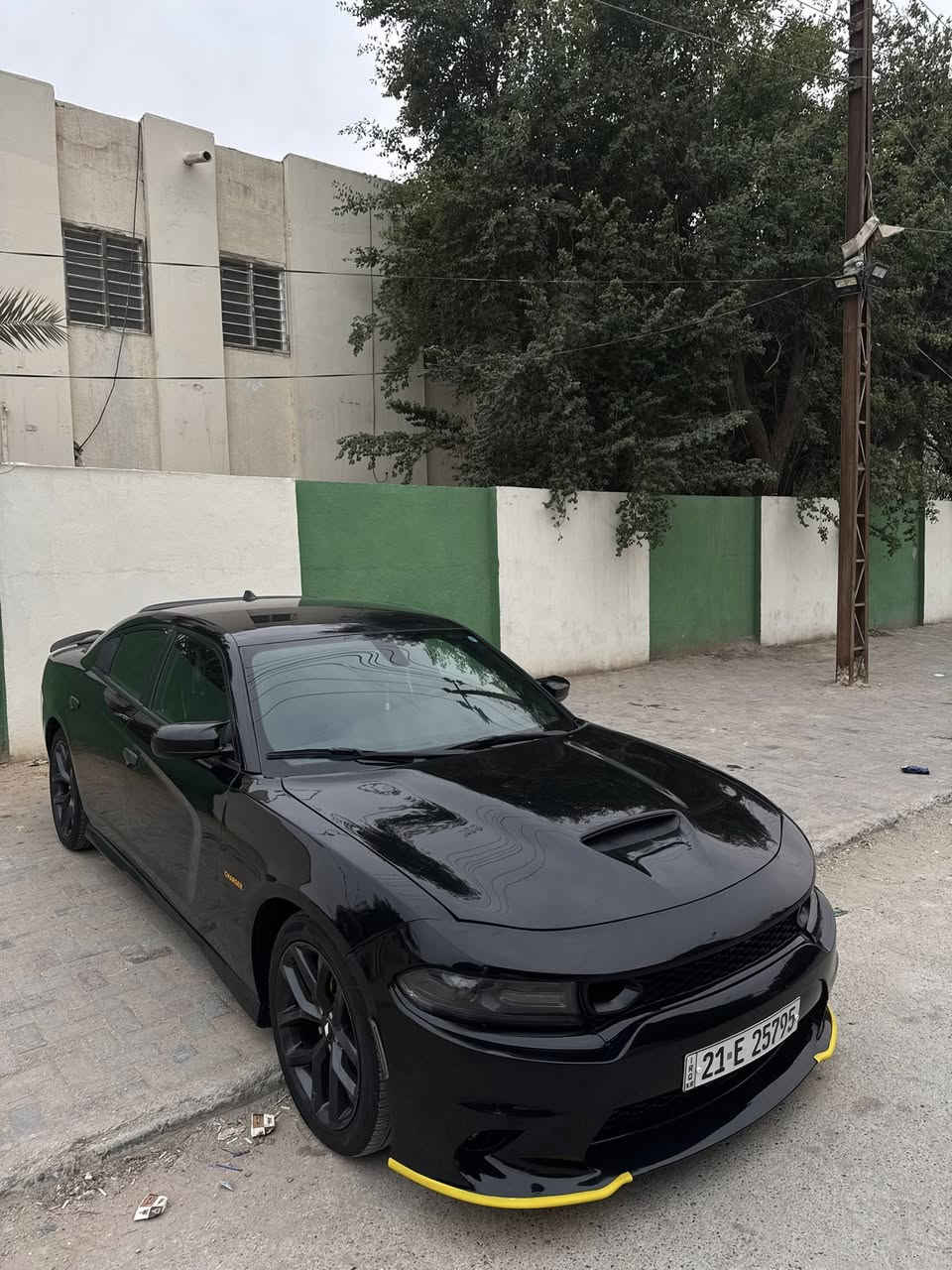 السلام عليكم جارجر مديل 17 رقم سلمنيه ارقم كليزي سنويه ماصقطه  تحويل مباشر  
السياره كير مكينه حداديه مابيه نقص برغي 
تبريد مابيه نقص ابد 
حادث السياره جملغ امامي بس بدون ارباك 

يعني السياره قطعه وحده
السياره عليه ويل 20 
شاشه جبيره
حساس خلفي 
كامره دوره
تبريد خلفي
تحكمات سنيرن 
هواي بيه شغلت بعد السياره مابيه نقص برغي
مكان السياره كربلاء اخيك اقره المنشور واتصل 
بدون مروس بس بس بس بيع مااروس
السعر 177 وبيه مجال بصيط 
الشراي يتصل ***********
