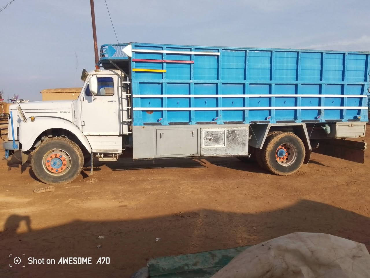 السلام عليكم سكنيه  موديل 79شاصي طويل بلادي محرك سوبر رقم سلمنيه ***********
