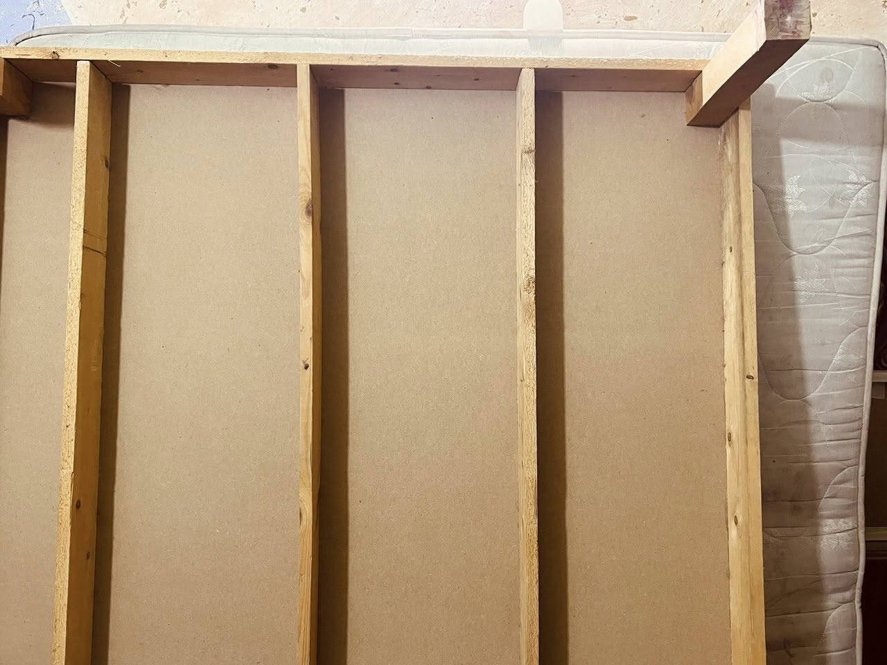 السلام عليكم متاح غرفه نوم كامله صاج نوعيه الإيطالي
صاج درجه أولى أخت الجديده 
كما موضح بصور  
للتواصل خاص او ***********
