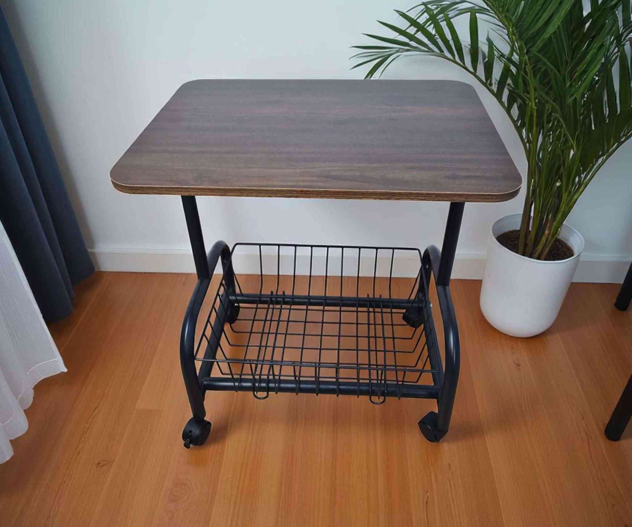 طاولة متحركة متعددة الاستخدامات بعجلات

الاستخدامات:

مثالية كمكتب جانبي للابتوب أو الطابعة.

مناسبة لغرف المعيشة أو غرف النوم لتقديم المشروبات أو الوجبات الخفيفة.

يمكن استخدامها كطاولة تخزين صغيرة في المطبخ أو الحمام بفضل السلة السفلية.

المميزات:

تصميم عملي بعجلات لسهولة الحركة والنقل.

سطح خشبي أنيق بلون بني داكن يتماشى مع مختلف الديكورات.

سلة معدنية سفلية لتخزين الكتب أو الأدوات أو اللوازم اليومية.

هيكل معدني قوي وأسود اللون لثبات ومتانة عالية.

عجلات دوارة سلسة مع قفل...
للطلب ارسل رابط هذ المنشور مع عنوانك الكامل ورقم الهاتفعبر الخاص أو عن طريق الواتساب,***********
