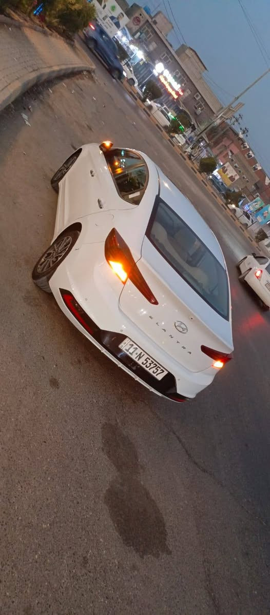 لانتره للبيع فول مواصفات طخه شبر بجاملغ الخلفي ماشيه ٢٠٠ تصل وبيك خير ودلل ***********
