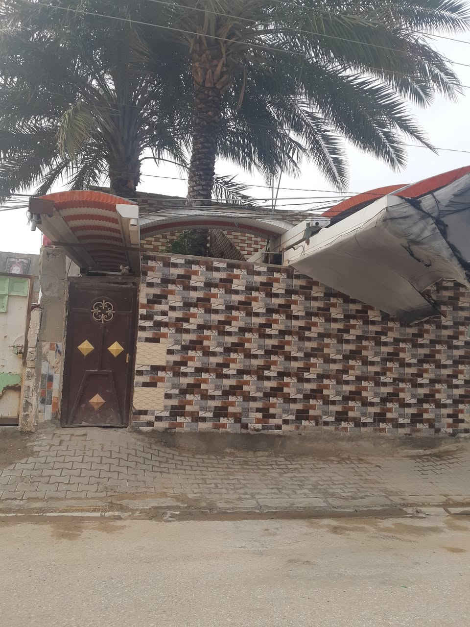 السلام عليكم
بيت  200 م طابو صرف
حي العسكري منطقة ال 5000
بناء قديم كونكريت مسلح
قريب على جسر المشاة في شارع القرشي
يحتوي على 4 غرف نوم
وصالة واستقبال ومطبخ و2 مكشوفات
السعر 160 مليون  وبيه مجال
هاتف
***********
