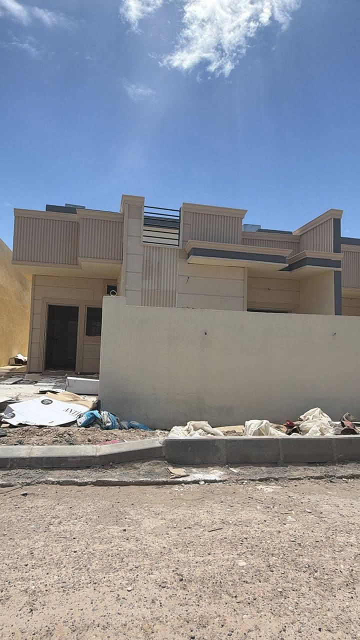 دار للبيع في مجمع الناصر السكني
الدار طابق واحد 200 متر 
سعر الدار الكلي 125 مليون 
مقدمه 55 مليون 
واستلام الدار 15 مليون 
القسط الشهري 750 الف 
بعد أقل من شهر تستلم الدار
يحتوي الدار على غرفتين نوم
صاله واستقبال ومطبخ
وصحيات وكراج وحديقه
للاستفسار والاتصال 
مكتب يوسف للعقار 
***********
***********
