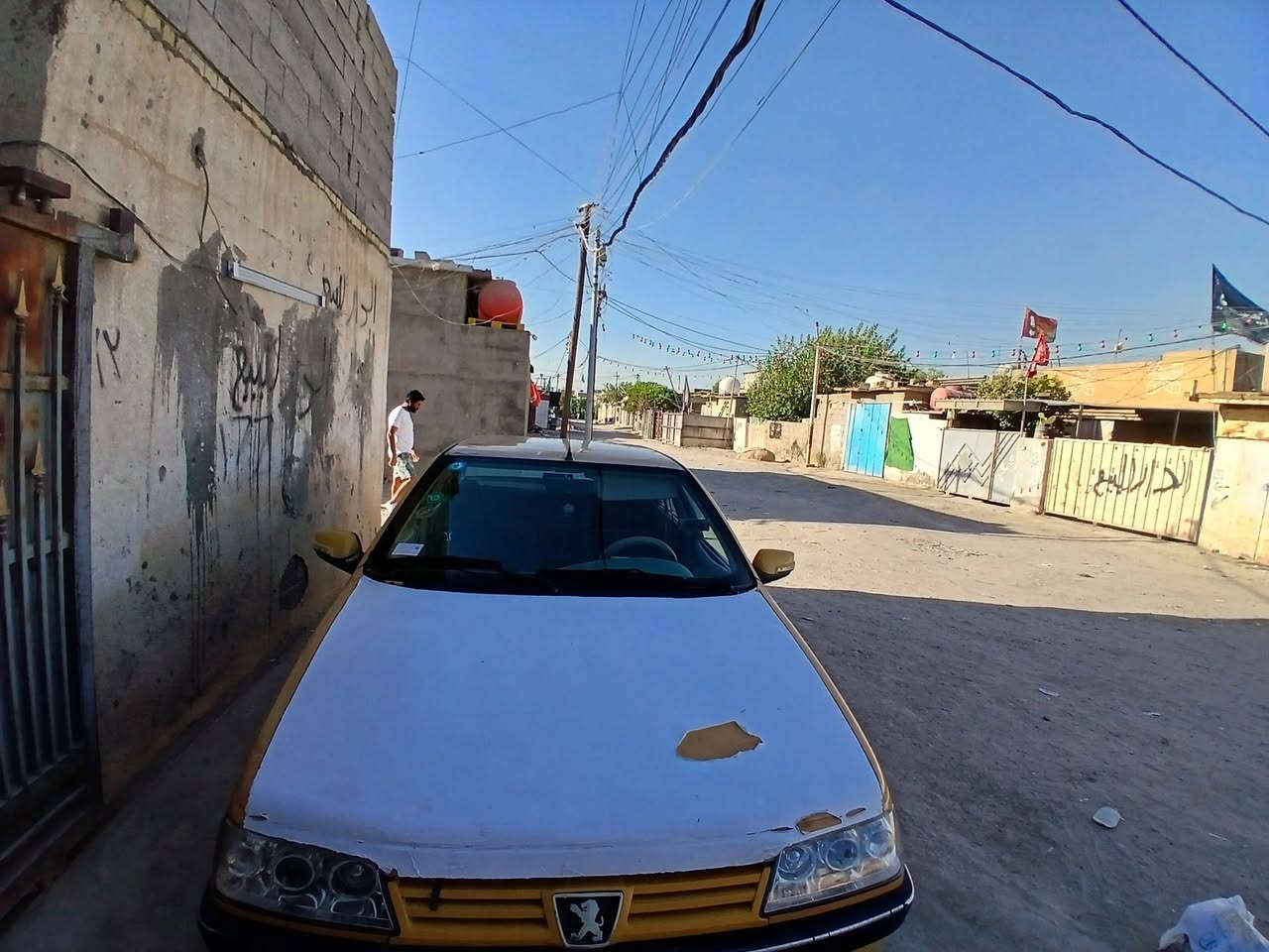 سلام عليكم بيجو للبيع ٤٠٥ موديل ٢٠١٠ سياره مكينه وكلج جدد بعدهن بل ضمان سياره حلوه خير من الله يرادله ترتيب بسيط مكاني بغداد رقمه دولي بغداد  مصفره من كلشي السعر ٢٥ الاتصال ***********
