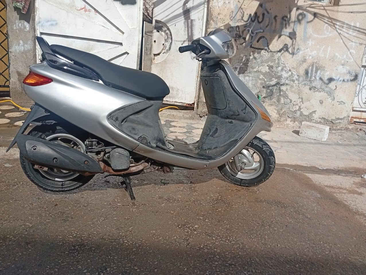 سلام عليكم دراجة فراشه مال حاويه صارله شهر طالعه من الوكيل كلشي بية شغال اي نقص مابية السعر 550وبيه مجال مكاني نجف الرقم ***********
