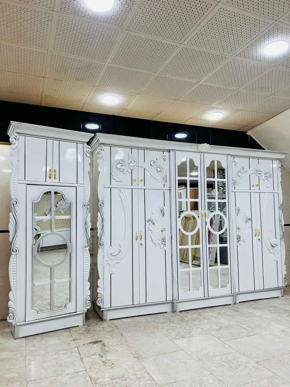 السلام عليكم هاي الغرفه عراقيه بس الصبغ تركي ابيضّ الغرفه مستخدمه سنه حاليا الغرفه مفتوحه بسسب مكان ماكو الغرفه سعرها اني مشتريها مليوونين اريد اروسها بغرفه تركيه او بيع سعرها 800بيها مجال حك جيه مكان واسط كوت الرقم ***********تصل ودلل
