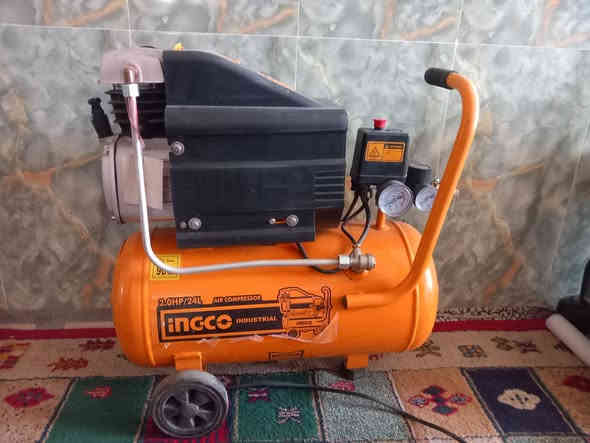 للبيع
كمبريسر هواء (٢٤) لتر مستعمل مره واحده فقط 
 مع كافة الملحقات (صونده ٢.٥ متر-توصالات-عدة تنظيف)
السعر (٧٥) الف فقط 
العنوان بابل 
للتواصل (***********)واتساب. ماسنجر
