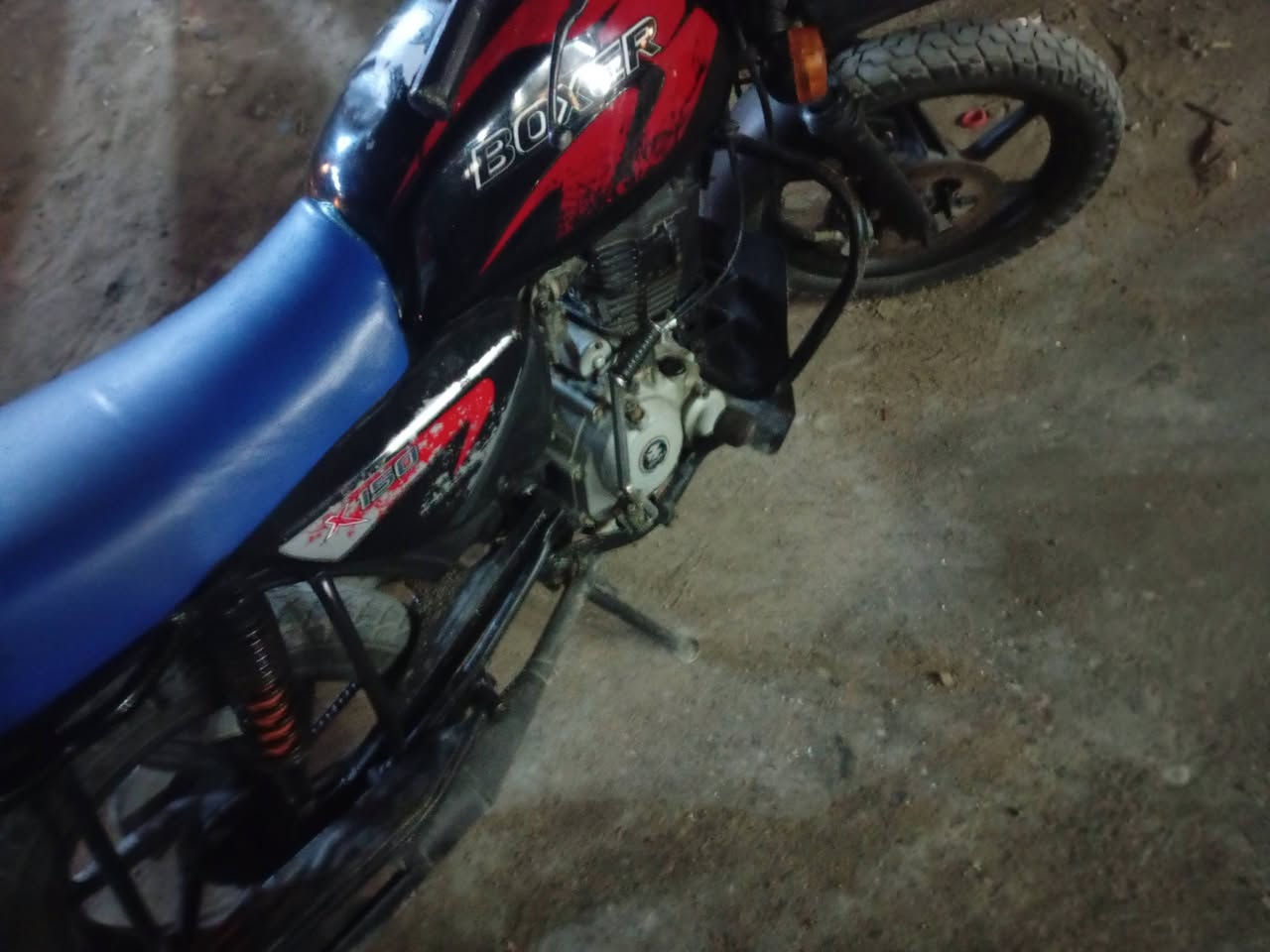 سلام عليكم دراجه بوكسر للبيع مديل 23 ادوات مكفوله من سرقه وعشائر أوراقه ضايعه دراجه 
مكفوله من كلشي كهربائيات سلف بيه خيط تبخير ستوه بادي بيه مايبين مكاني بصره حيانيه  هاذ رقمي ***********
