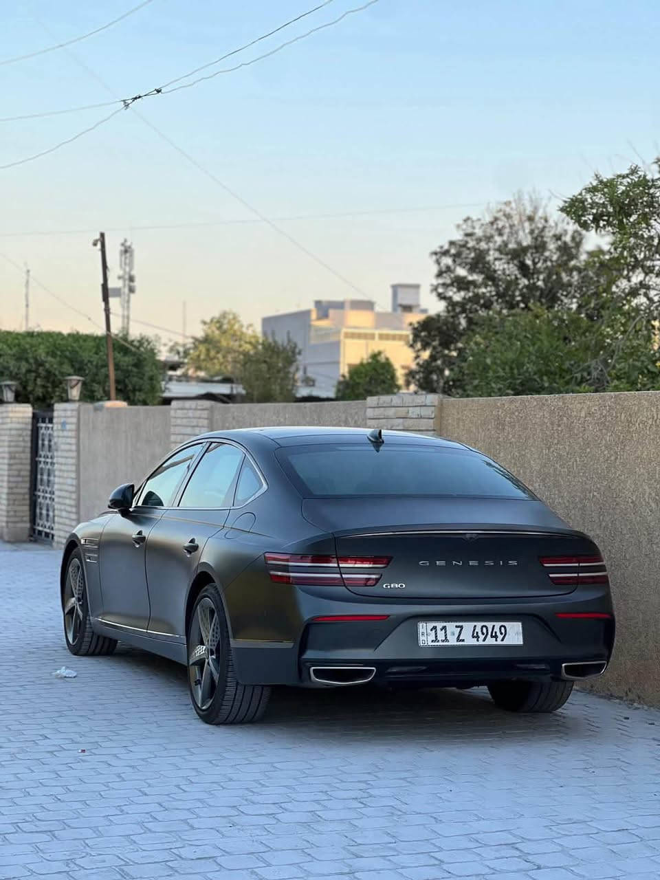 للبيع: Genesis G80 Sport Prestige 2023
لون رصاصي مات  ثنين بالعراق بس بهذا الون المميز— بحالة ممتازة جدًا
ضررها فقط دعاميه ومصلحة بدون اي صبغ والجاملغ مبدل بنفس الون والأصلي موجود يحتاجله بارد شويه 
🔥 المواصفات الكاملة:

•  المحرك: 4 سلندر تيربو 2.5L
•  القوة: 325 حصان تقريبًا
•  ناقل حركة أوتوماتيك 8 سرعات
•  دفع خلفي /RWD
•  فئة Sport Prestige أعلى فئة

✨ المواصفات الخارجية:
•  لون رصاصي مات فاخر
•  رنات رياضية قياس 20 إنج
•  إضاءة LED أمامية وخلفية كاملة
•  سقف بانوراما
•  أبواب شفط
•  مرايا كهربائية مع تبريد وتدفئة مع خاصية التنشيف المياه على المرايا وتعتيم عند الضوء العالي 
•  حساسات أمامية وخلفية
•  كاميرات 360 درجة
•  تشغيل بصمة + دخول ذكي

🛋️ المواصفات الداخلية:
•  داخلية جلد فاخرة
•  مقاعد كهربائية مع حفظ وضعيات
•  تبريد وتسخين للمقاعد الأمامية والخلفية
•  مساج للمقاعد
•  شاشة كبيرة مع نظام ملاحة
•  Apple CarPlay + Android Auto
•  نظام صوت فاخر Lexicon
•  إضاءة داخلية Ambient Lighting
•  ستارة خلفية كهربائية
•  شاحن لاسلكي

🛡️ أنظمة الأمان:
•  رادار أمامي
•  مثبت سرعة ذكي
•  الحفاظ على المسار
•  تنبيه النقطة العمياء
•  فرملة طوارئ أوتوماتيكية
•  قراءة اللوحات والإشارات
•  كاميرات مراقبة كاملة

•  جاهزة للفحص

📍الموقع: بغداد كراده 
📞 للاستفسار والمشاهدة على ***********
