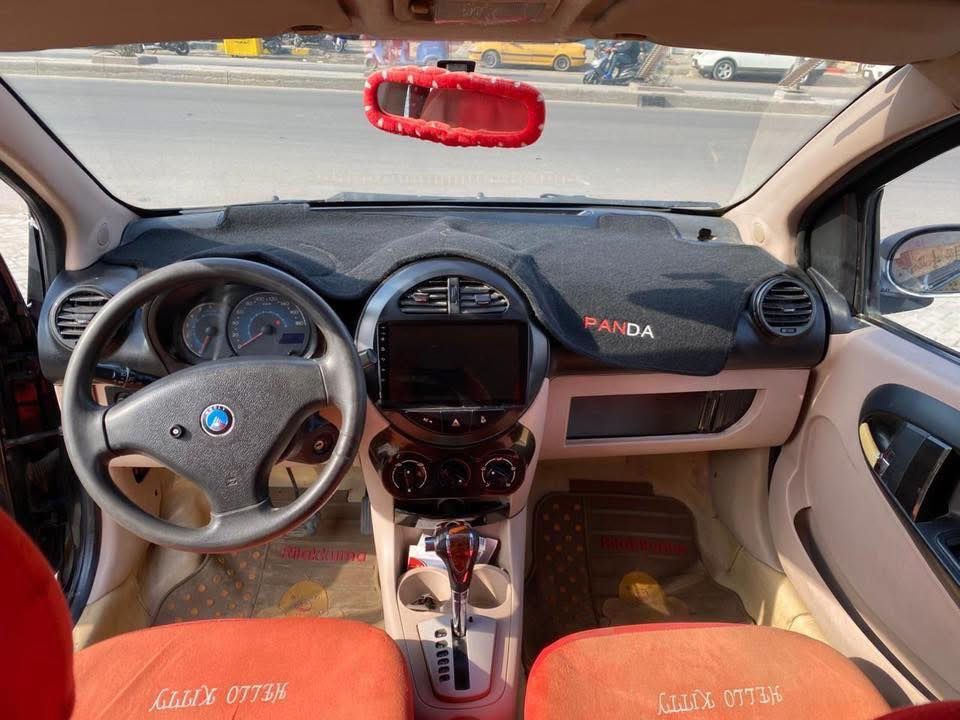 سلام عليكم للبيع فقط باندا موديل 2013 سنوية لغاية  شهر 7 /2026 السعر المطلوب  49 $ وبي مجال غرفه السياره نظيفة حسب ما واضح بالصور والكشر يرادله شويه ترتيب وما ماثر بشي كير ومكينه نظيفات وع الفحص والكهرباىيات كلها شغاله التبريد شويه منقص غاز فقط وحاليا شغال تخم تاير جديد للاستفسار اكثر الاتصال ع  *********** اتصال فقط مكاني بغداد م الصدر
