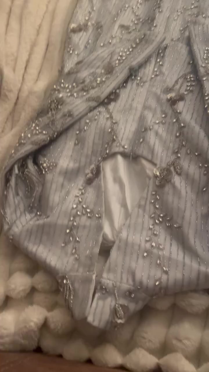 فستان فخم محجبات  القياس ٤٤ شغل ثكيل  جديد   السعر خاص  *********** العنوان  البنوك
