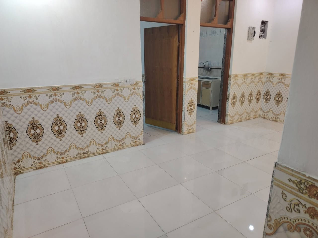يوجد لدينا
مشتمل الإيجار حديث البناء درجة أولى طابق ثاني

غرفة كلدور استقبال مطبخ مجمع صحيات

سعر الاجار 250 الف

حله حي الكفاءات خلف كراج الموحد

للاستفسار الاتصال على الرقم ***********
