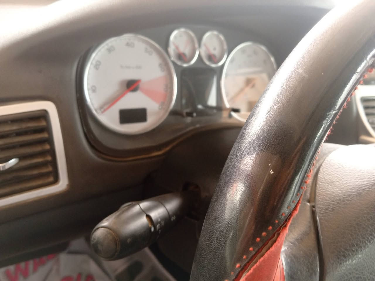 السلام عليكم بيجو 2006 مكينه 2000 مكفولة من الظربه والصبغ فقط مكانات اثر جراد كير  مكينه صدر تخم تاير كهربائيات دواخل بلاد تبريد ثلج ثلاجه شغاله السعر 60 بيه مجال حك الجيه ***********
