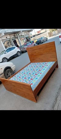 تخت حجم شخصين أصلي السعر 20   التواصل ع رقم او واتساب : 07508414783